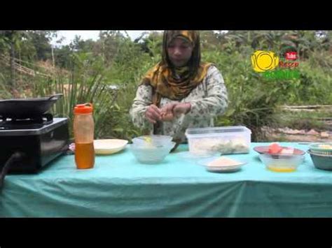 Di daerah tertentu ubi jalar menjadi komoditi untuk bahan makanan pokok. Kue Mustika Olahan dari Ubi Kayu Singkong - YouTube