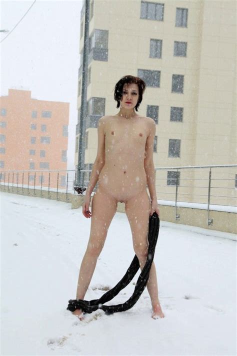 Short Haired Bruneete Walks Naked At Winter Streets Russian Sexy Girls