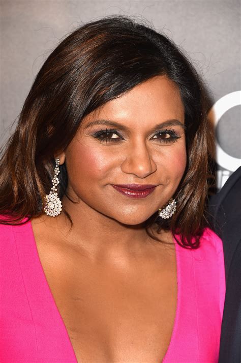 Mindy Kaling Jennifer Lopezs Cat Eye Is Just As Sexy As Her Famous Curves Popsugar Beauty