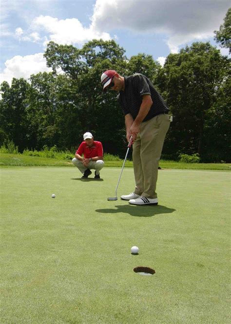 How To Putt Better In Wgt Golf Golf Putting Lessons Reading Green