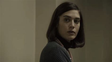 See Lizzy Caplan Go Mad As Annie Wilkes In Castle Rock