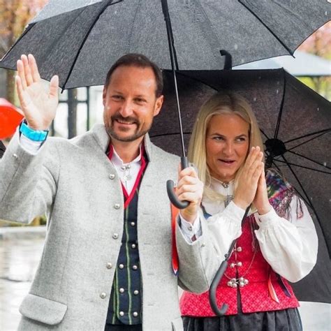 Maybe you would like to learn more about one of these? Los Príncipe Haakon y Mette-Marit de Noruega celebrando el ...