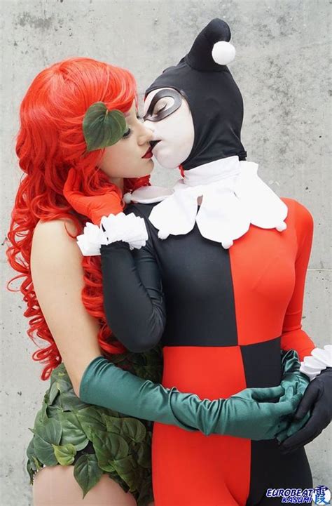 Harley Quinn And Poison Ivy Femslash Kiss Cosplay Harley Quinn Pinterest Ivy Cosplay And