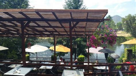 12 Restaurants In Oregon With Beautiful Outdoor Seating