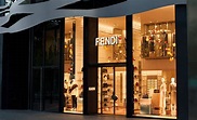 El muestrario: Fendi abre su primera tienda en España y Kaia Gerber es ...