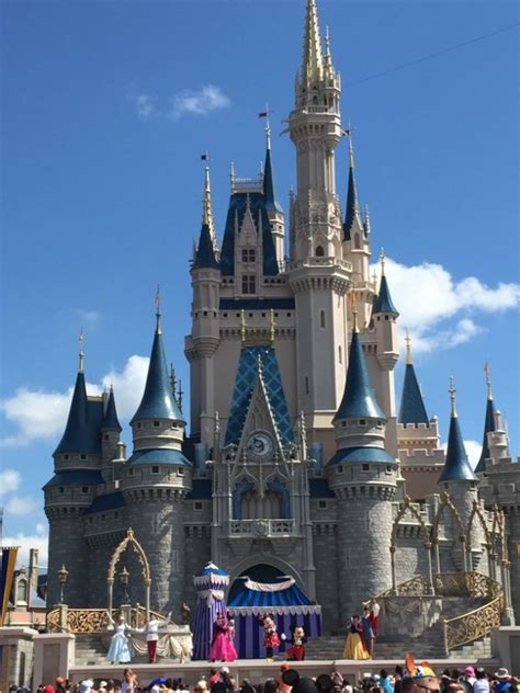 Walt Disney World Cinderella Castle Hub 3 Wdw Daily News