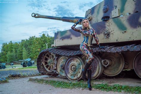 Wallpaper Katerina Piglet Women People Tank Army 2048x1367