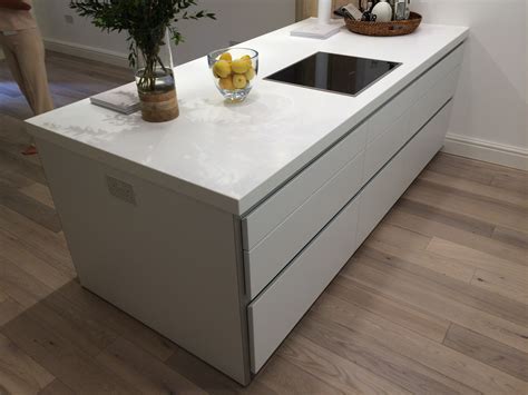 Seamless Corian Counter Production Ltd Solves Ancient Old Problem