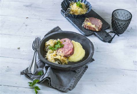 Kasslerbraten Mit Sauerkraut Und Kartoffeln Kasselerbraten Mit Sauerkraut Und Kartoffeln