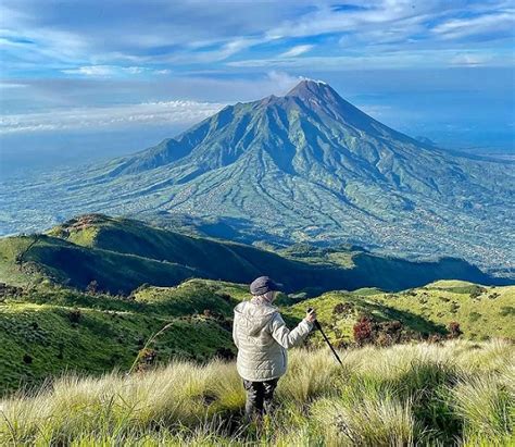 Mengintip Keindahan Gunung Merbabu Pesona Alam Unggulan Jawa Tengah