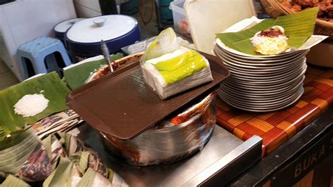 You can see how they prepare your favourite nasi lemak from scratch. Nasi Lemak uptown Puchong RM 1 sambal power - YouTube