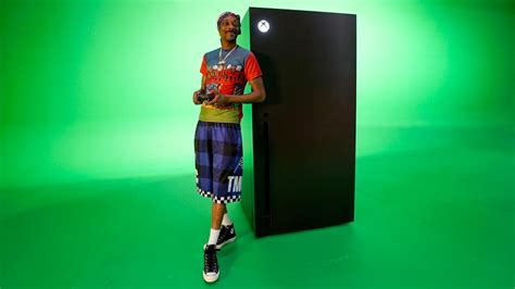Snoop Dogg Can Chill And Play Games As He Unboxes Worlds First Xbox
