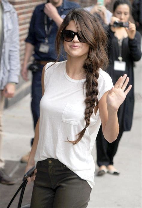 Selena gomez hair is one thing that's always fascinating. Pinterest: Discover and save creative ideas