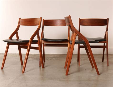 Effortlessly add folding chairs to your dining table with this set of four black vinyl wooden chairs. 14 Genius Contemporary Folding Chair - DMA Homes