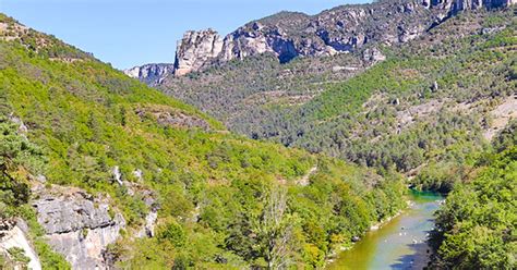 Guided Rock Climbing Tour In The Gorges Du Tarn 10adventures Tours