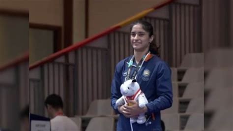 asian games 2018 vinesh phogat becomes first indian woman wrestler to win gold at tournament