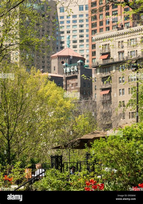 Springtime In Central Park Nyc Stock Photo Alamy
