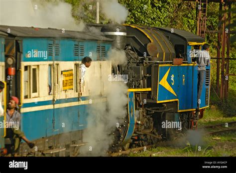 La India Tamil Nadu Ferrocarril De Montaña Nilgiri Tirado Por La