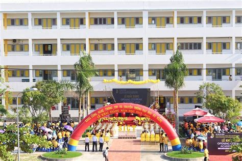 Cơ hội nghề nghiệp của sinh viên ngành công nghệ thông tin đang rộng mở với nhiều cơ hội việc làm hấp dẫn, nhờ vào việc ứng + lập trình viên phần mềm, trực tiếp tạo ra những phần mềm, ứng dụng. Điểm chuẩn Khoa Công nghệ thông tin và Truyền thông - Đại ...