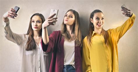 Scientists Have Linked Selfies To Narcissism ‪addiction And Mental Illness