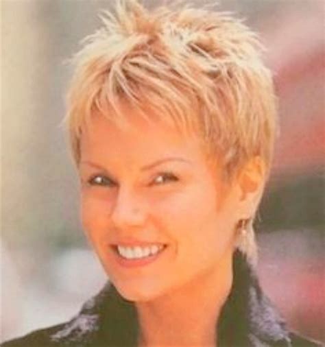 Short Haircuts For Older Women With Round Faces Images Avast Yahoo