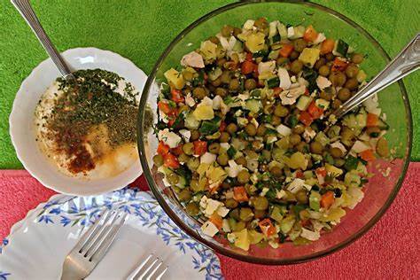 Рецепты салаты диета Диетический рецепт салата с вареной курицей и горошком "Весеннее Диетический рецепт салата с вареной курицей и горошком "Весеннее Рецепты салаты диета