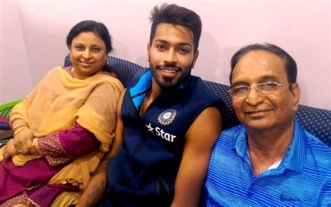 Deepak hooda alleged that krunal pandya has been trying to pull him down and also warned him that he would ensure he did not play for baroda again. Hardik Pandya Age, Girlfriend, Family, Biography & More ...