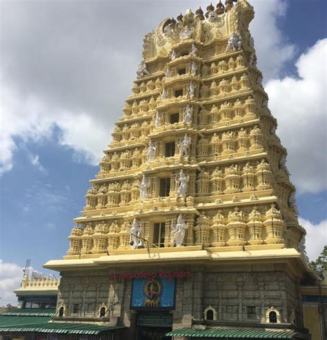 Visit Chamundeshwari Temple On Chamundi Hills Mysores Beautiful