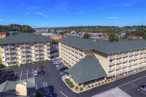 Comfort Inn And Suites At Dollywood Lane