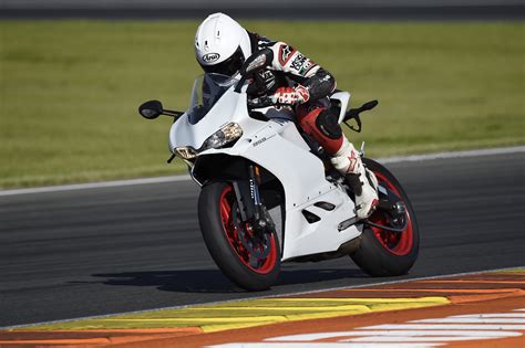 Ducati 959 panigale vs honda fireblade sp interviewsroad tests motorcyclenews com. First ride: Ducati 959 Panigale review | Visordown