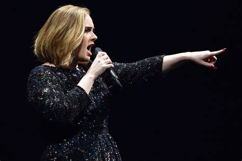 Adele Twerks On Stage During Tour Pictures And Video Glamour Uk