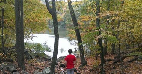 7 Short And Sweet Fall Hikes In Rhode Island With A Spectacular End