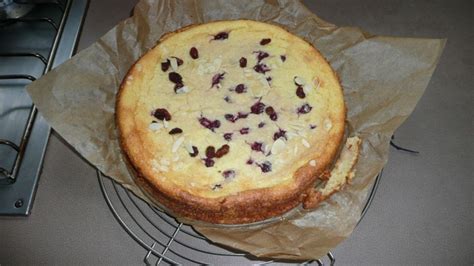 Check spelling or type a new query. Kirsch-Grieß-Kuchen ohne Boden Rezept - ESSEN UND TRINKEN