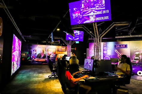 Exp Sgs Largest Esports Hall With Lan Computers And Stream Rooms