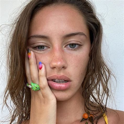 Iris Law On Instagram “🍧 🎀 𝒫𝒽💞𝓉 𝓈𝓂𝓊𝓈𝒽 𝓀𝒻 𝐼𝓉𝒶𝓁𝓎 🎀 🍧 🇮🇹” Iris Natural Glowy Makeup Nose Ring