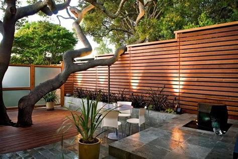20 Awesome Courtyard Fence Ideas Aray Blog For Chic Women In 2020