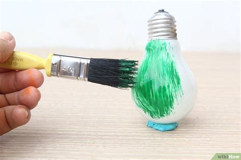 How To Paint Light Bulbs Painted Light Bulbs Diy Diy Light Bulb Crafts Recycled Light Bulbs