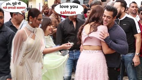 Salman Khan Hugs And Love To Saiee Manjrekar In Front Of Sonakshi Sinha