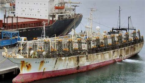 Bangkai kapal selam pertama angkatan laut australia itu akhirnya ditemukan setelah pencarian selama 103 tahun. MENUNGGU KAPAL CUMI | SQUID FISHING VESSEL