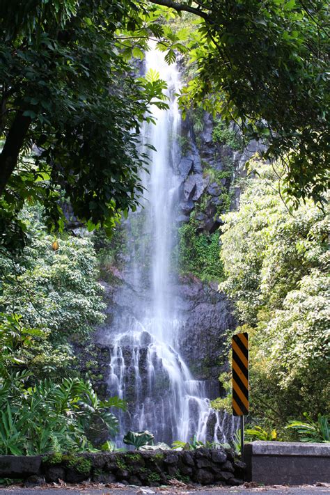 wailua falls maui guidebook