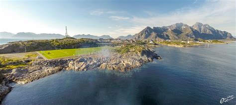 Henningsvær fotballbane er blitt internasjonal kjent for sin idylliske plassering. Henningsvær Football Soccer Stadium Lofoten Norway - Posts ...