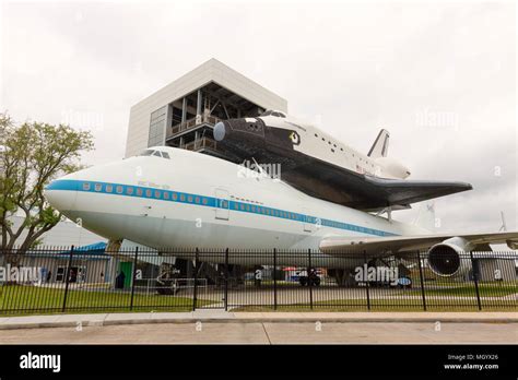 The Space Shuttle Independence Mounted On A Boeing 747johnson Space