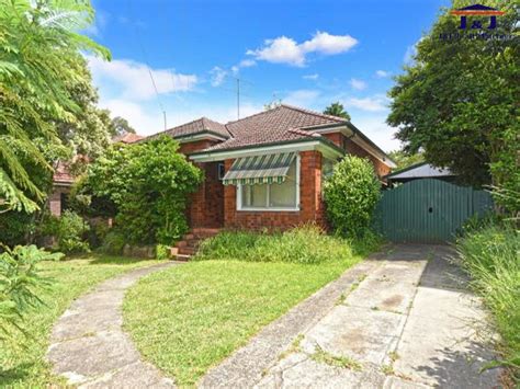 Eastwood village offers a studio living. 13 Terry Rd, Eastwood, NSW 2122 - Property Details