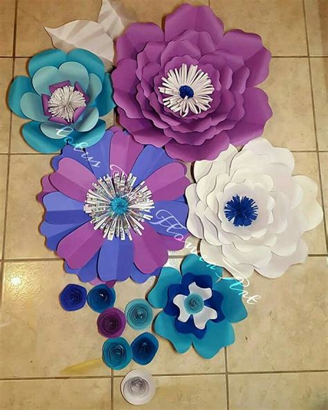 Pin By Olga Alequin On Flores De Papel Hanukkah Wreath Flowers Decor