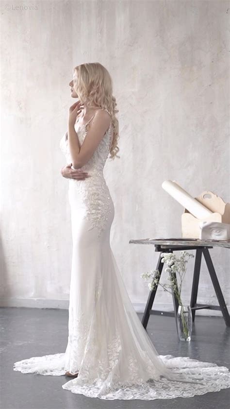Elegant And Graceful The Perfect Wedding Dress For An Incredible Lady