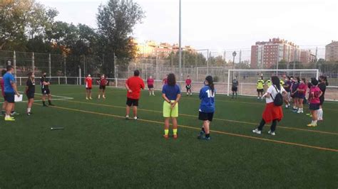 ¿se Puede Jugar Al Fútbol Con Mascarilla El Deporte Vuelve A Madrid