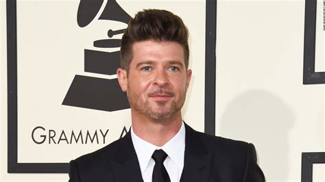 Robin Thicke S Emotional Tribute To Father Alan Thicke Cnn