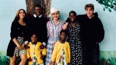 Madonna Shares A Picture Of Her With Her Six Children Al Bawaba
