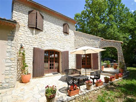 Ces derniers vos proposent un environnement d'intimité, de luxe et de confort. Maison à vendre en Languedoc Roussillon - Gard MONS Chic ...