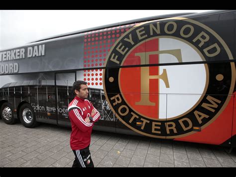 De selectie van feyenoord 1 kwam bijeen voor allerlei shoots, uiteenlopend van standaard portretten en videoboodschappen tot hilarische gif'jes en verjaardagsvideo's. Feyenoord presenteert nieuwe spelersbus - Nieuws ...